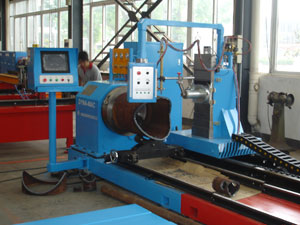 Machine de découpe par ligne d'intersection de surfaces courbes