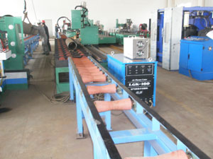 Système de transport pour machines de découpe et de chanfreinage de tuyaux